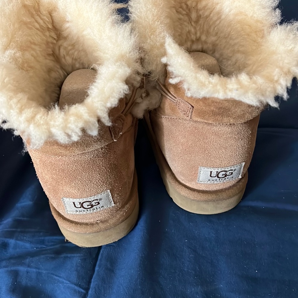 UGGS W MINI BAILEY BUTTON
